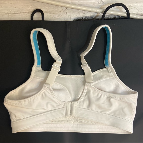 Champion High-Impact Running & Sports Bra - Picture 2 of 8